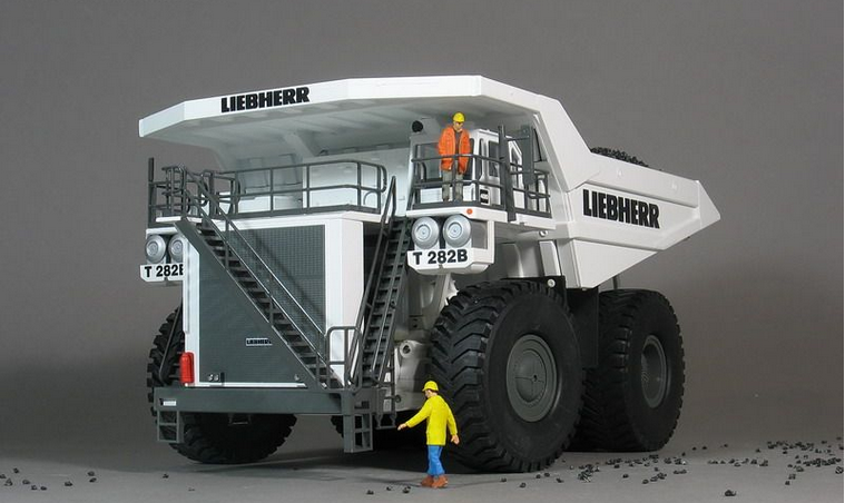 巨无霸--三大顶级矿用卡车的零距离较量_手机铁甲网