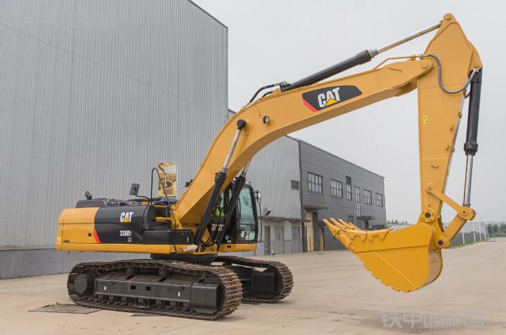 Cat®(卡特) 336D2 XE液压混合动力挖掘机 本次媒体体验活动的举行地是在卡特彼勒(通州)有限公司。 卡特彼勒(通州)有限公司占地320亩,内设卡特彼勒亚太区(南通)试验场。我们所熟知的Cat 986H轮式装载机就是从这里生产,走进国内,流向国外的。并且,卡特彼勒亚太试验场,也是目前亚太地区最大的试验场,是卡特彼勒在亚太市场发展强有力的后盾,是卡特彼勒制造的严谨一环。 除了实验场精心安排的卡特彼勒设备联合作业之外,卡特彼勒也将Cat 336D2 XE挖掘机的体验分为了两个方面:即静态的讲