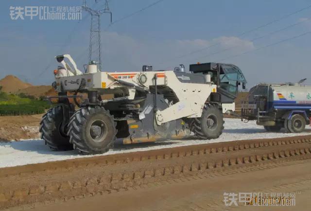 冷再生机土壤稳定路拌施工的优选设备