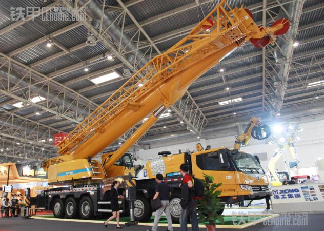 徐工xct130吨汽车起重机亮相北京工程机械展