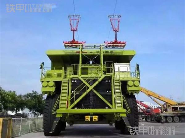 中国最大电动轮矿用车发往非洲西南部