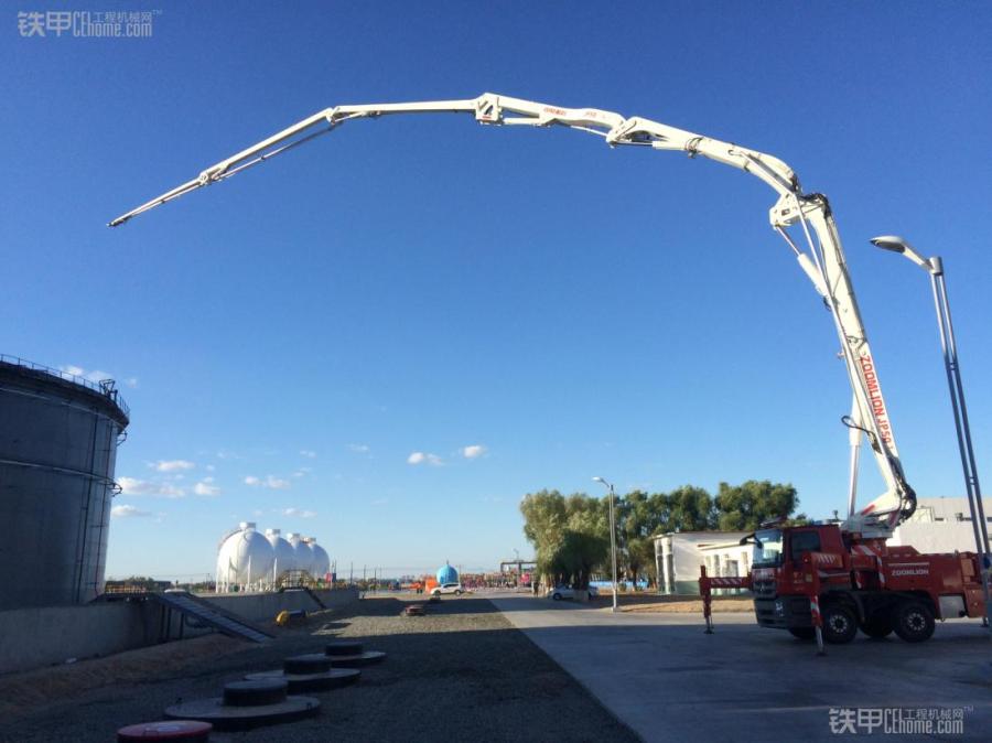 中联重科世界最大跨距举高喷射消防车