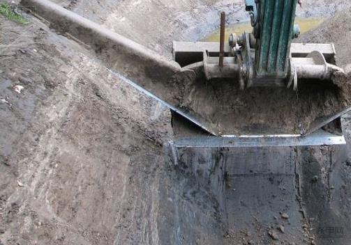 挖掘机改装(4):V沟刷坡神器!国外的挖斗绝了