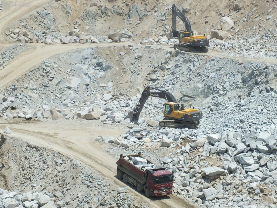 doo won development采石场周围陡峭的山坡会给导航带