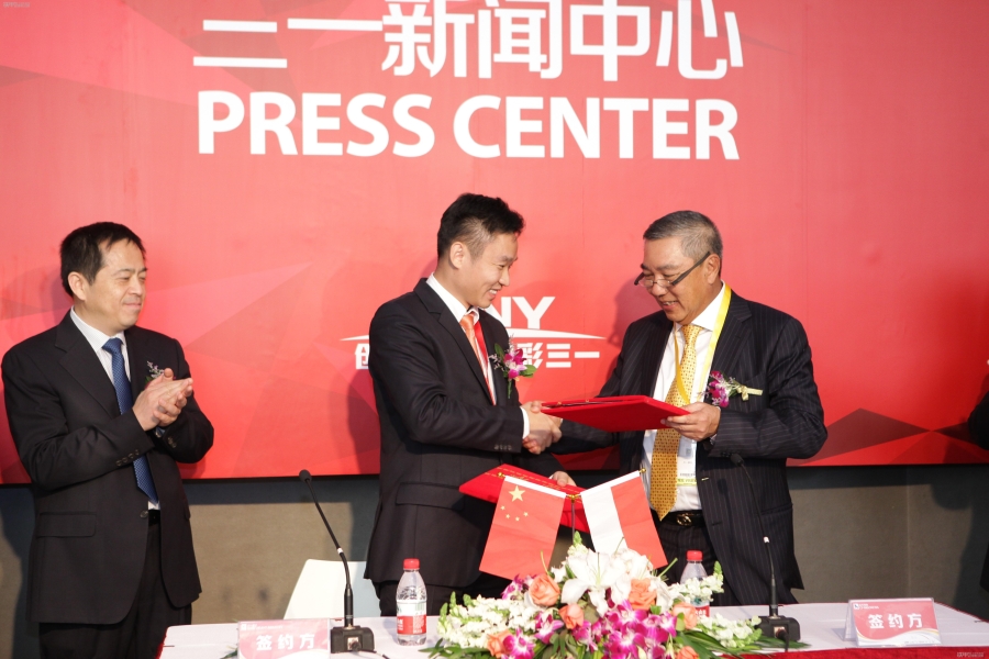 三一重工总裁向文波先生,三一集团董事,三一路机公司董事长王佐春先生