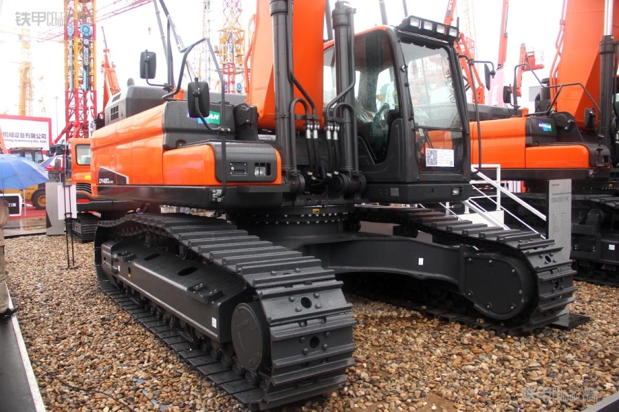 搭载斯堪尼亚发动机 斗山dx420lc-9c挖掘机