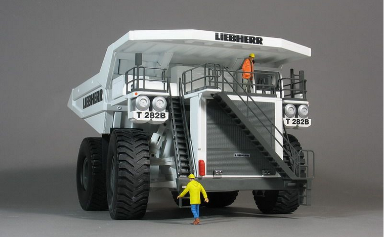 liebherr t282bt282b的模型由conrad出品,比例为1:50,出品年份相对较