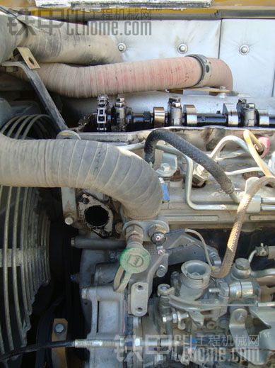 通常情况下,卡特307d挖掘机更换发动机正时链条有两种方式,一种是用