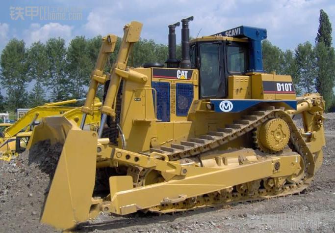 caterpillar d10t d10出现在1978年,在当时是世界最大的推土机,之后