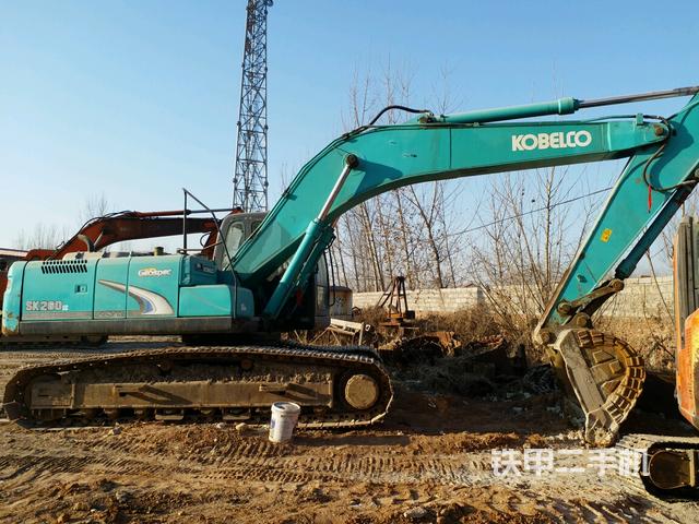 神钢sk260lc-8挖掘机