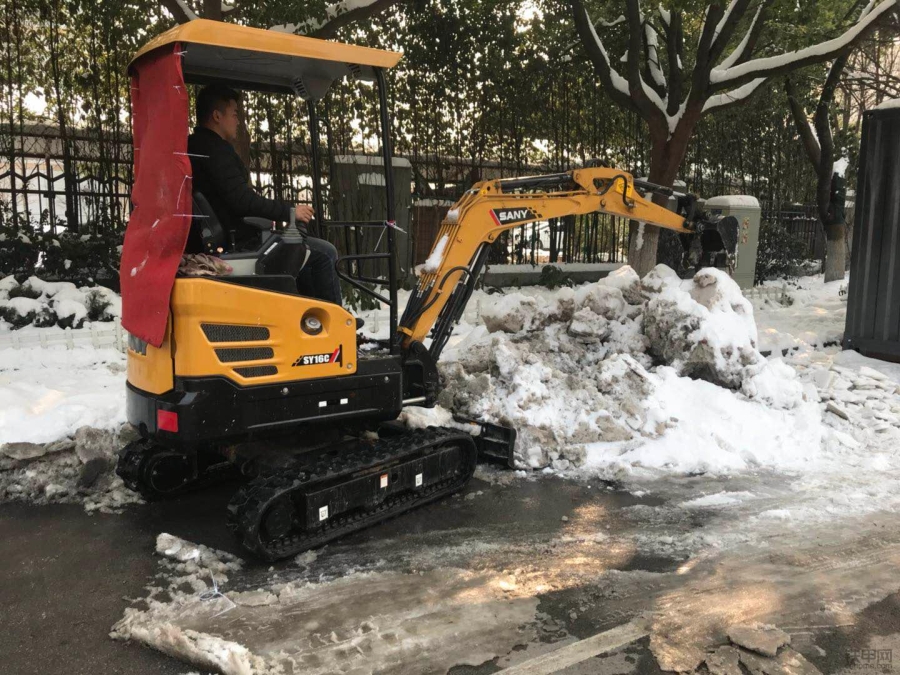 全国都在下雪,这个铲雪的"机器人"火了!