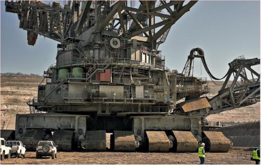 世界最大轨道式链斗挖掘机下