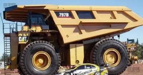 超级卡车卡特彼勒797面前的汽车,两者的体型形成了明显的对比.