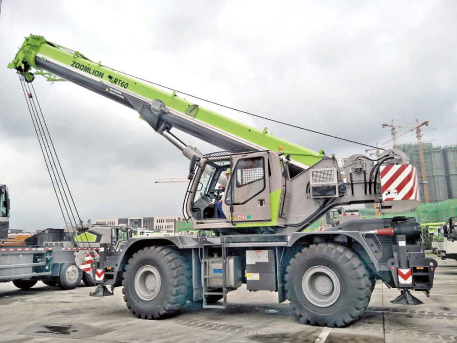 中联重科起重机家族新势力 rt60越野轮胎吊交付秦皇岛客户